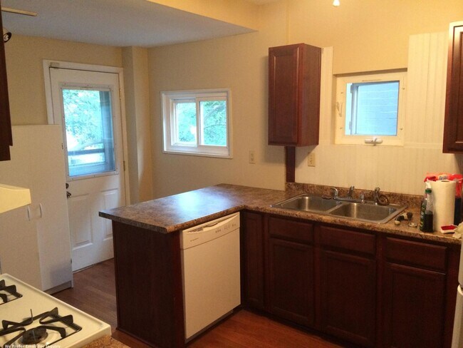 Building Photo - 5744 Elmer St