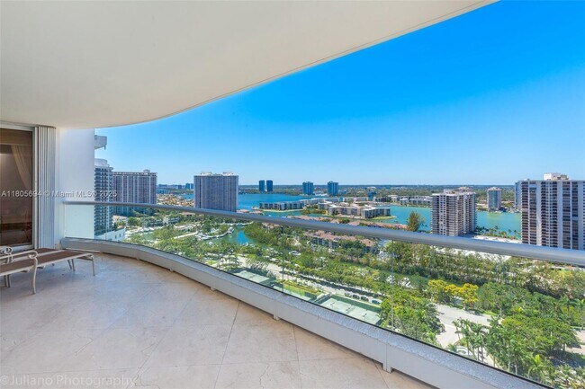 Building Photo - 7000 Island Blvd