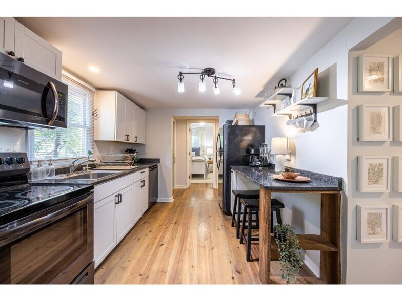 Building Photo - 145 Griffeth St