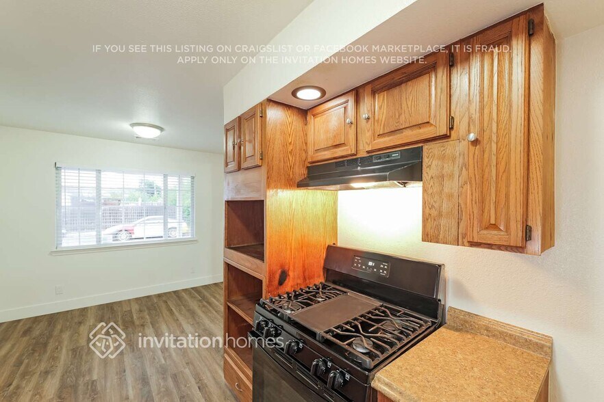 Building Photo - 405 Concord St