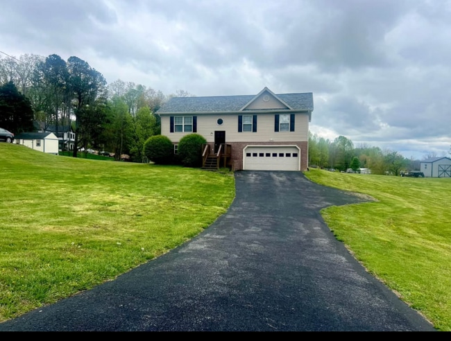 Building Photo - 120 Meadowlark