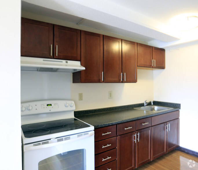 Kitchen 3br - Bayview Towers