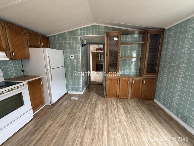 Building Photo - 799 Stillwater Ave