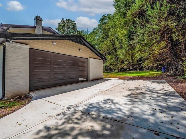 Building Photo - 4505 Myrtle Hill Rd NE