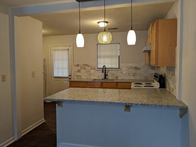 Building Photo - 3751 Oakwood Hills Dr