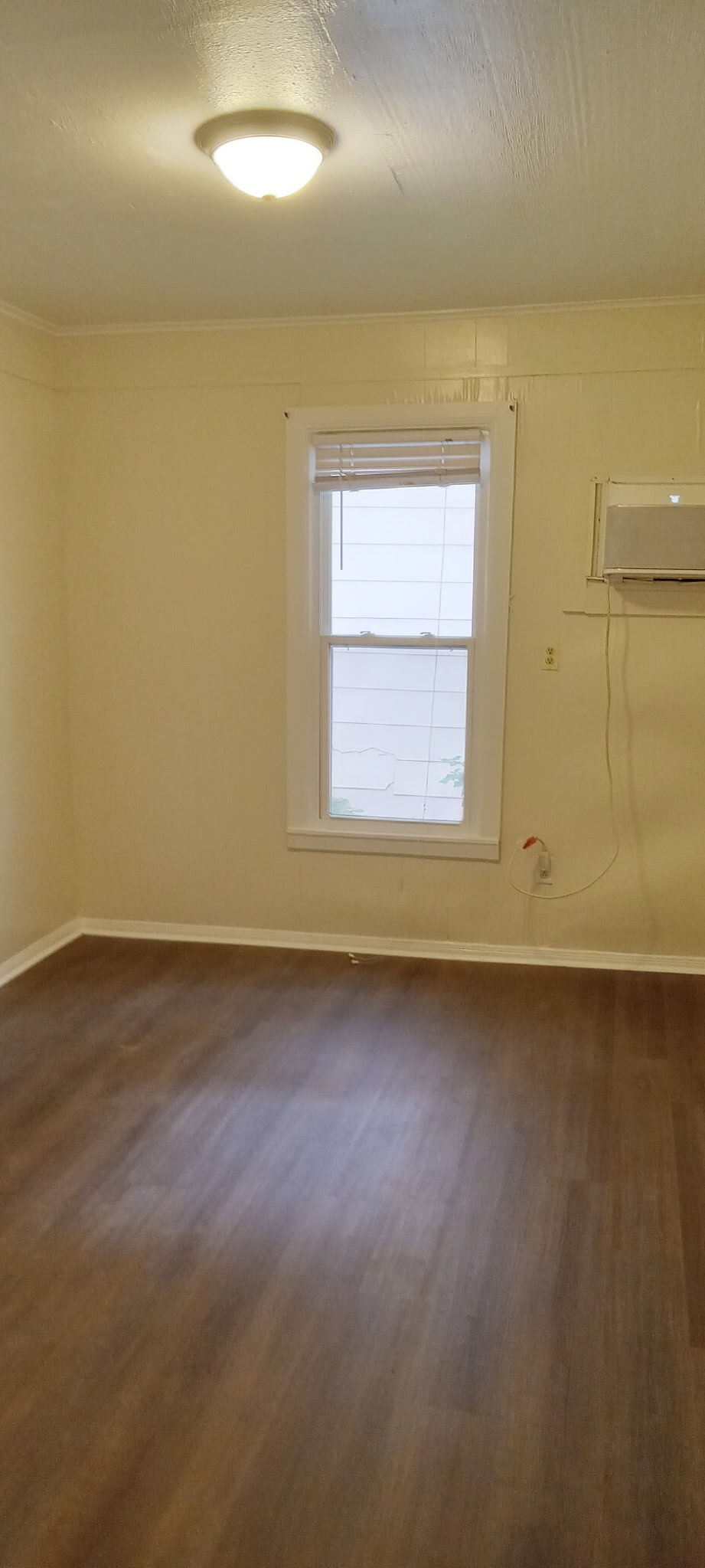 Bedroom - 305 S Magnolia St
