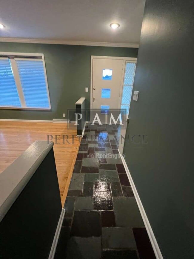 Building Photo - 8862 N Malibu Dr