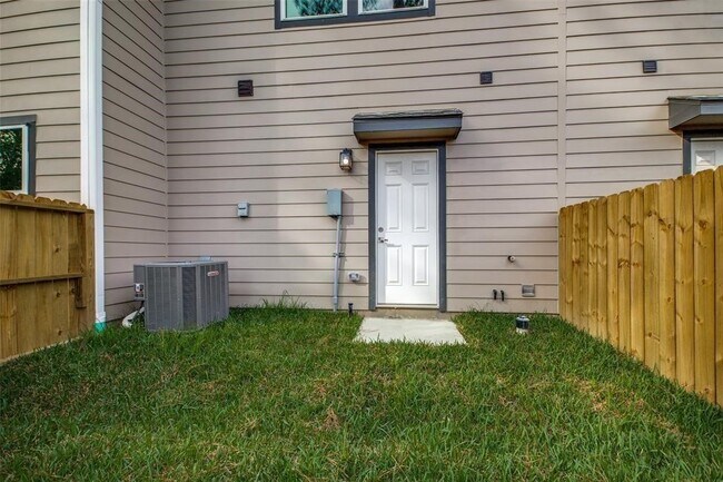 Building Photo - 5262 Ella Blvd