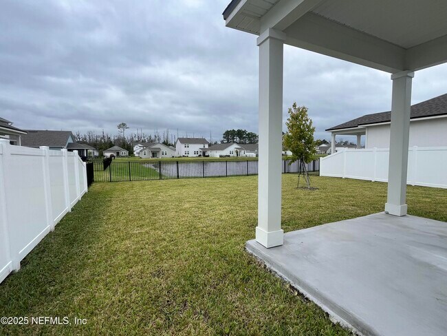 Building Photo - 14698 Cashew Ave