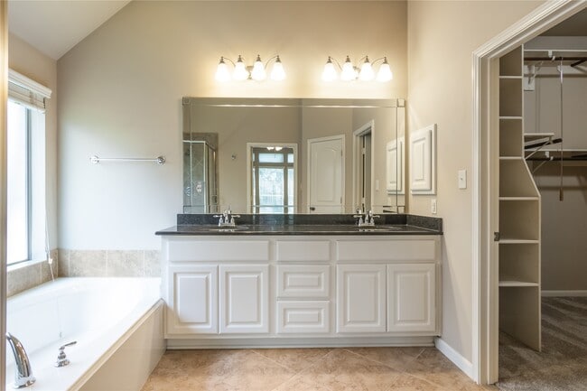 Building Photo - 26519 Longleaf Valley Dr