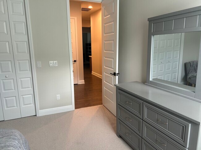 Building Photo - 2546 Kamin Dr