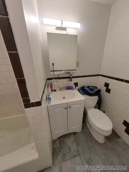 Building Photo - 159 Brown St