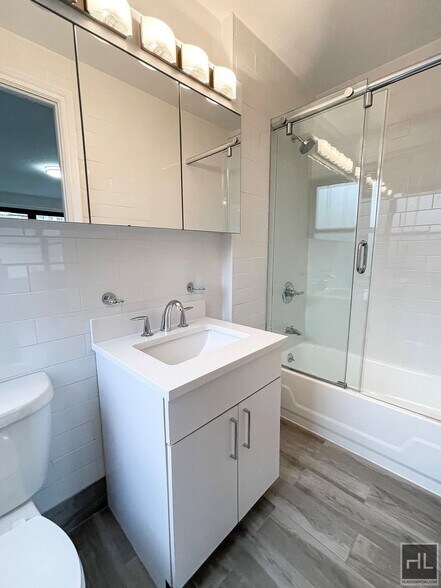 Building Photo - E 88th St