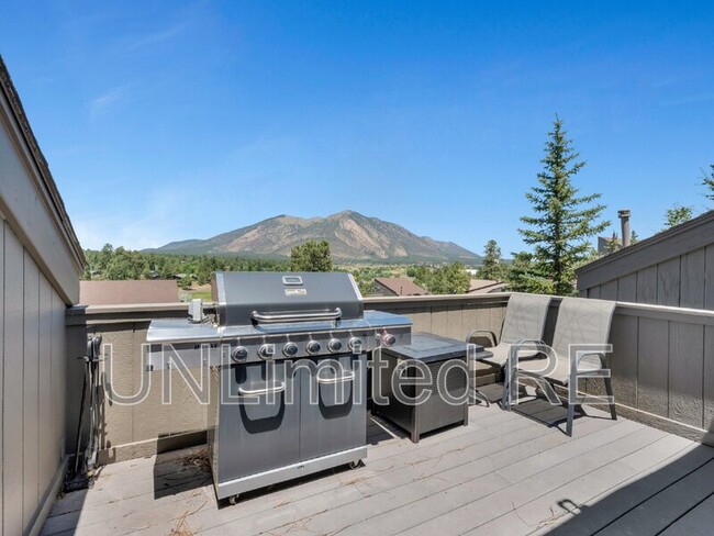 Building Photo - 5700 N Villa Cir