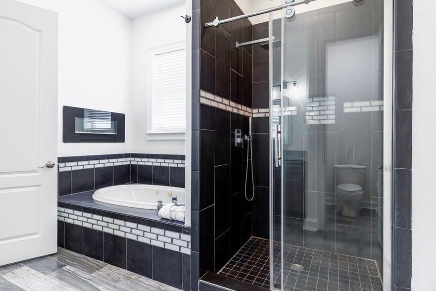 Building Photo - 337 Grande Pointe Cir