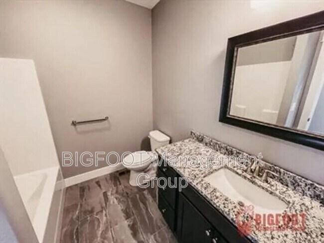 Building Photo - 3995 Lucas Ct