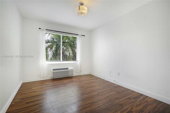 Building Photo - 320 80th St
