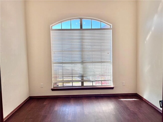 Building Photo - 628 Allison Ln