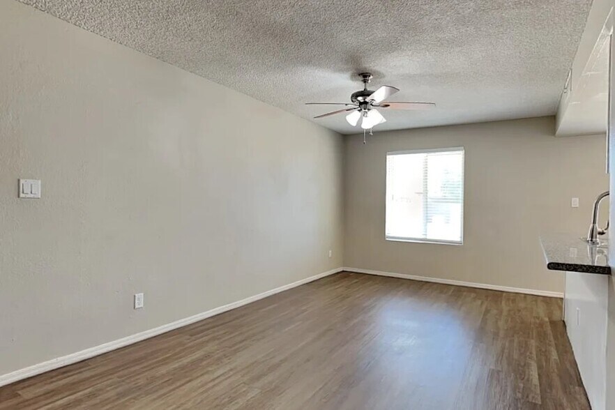Building Photo - 4409 N 90th Dr
