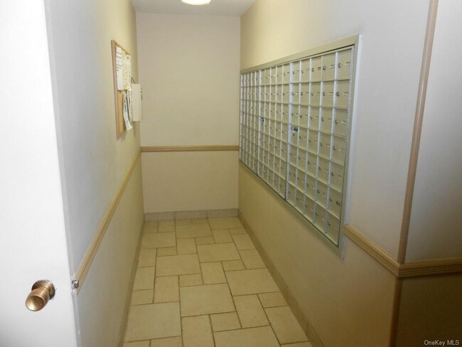 Building Photo - 77 Carpenter Ave