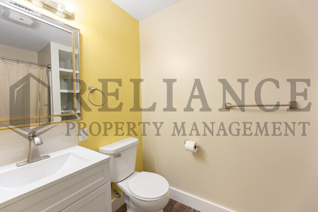 Building Photo - 221 N Walnut St