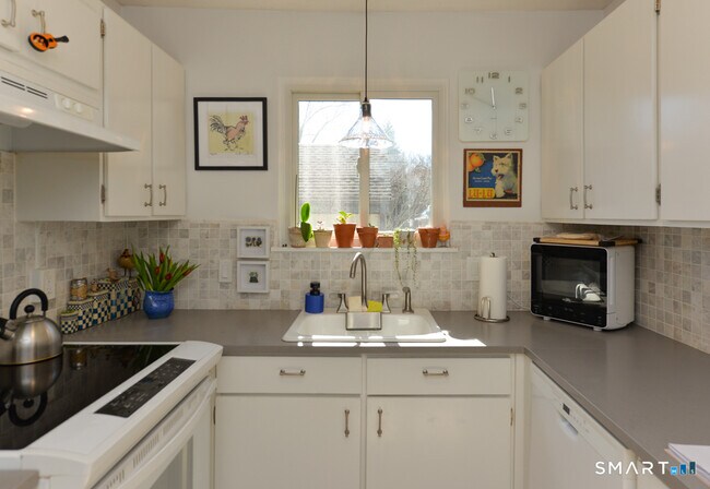 Building Photo - 44 Heritage Vlg