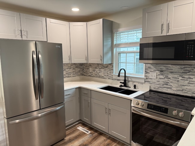 Building Photo - 2429 Crowncrest Dr