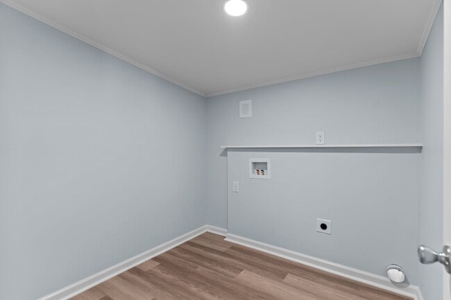 Building Photo - 2061 Center Ct SW