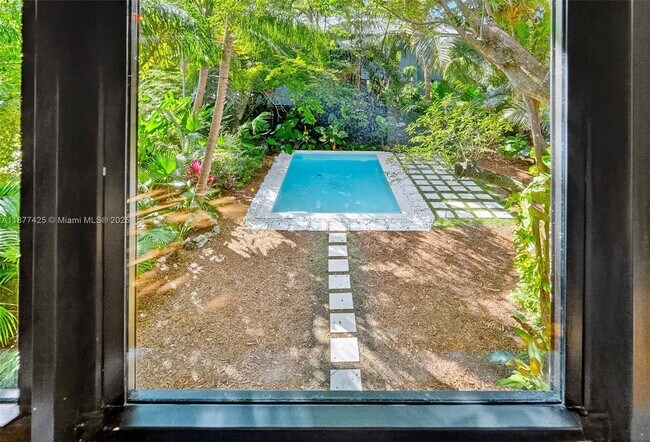 Building Photo - 2330 Overbrook St