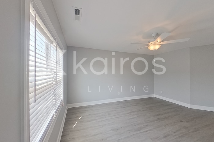 Building Photo - 3705 Oak Leaf Wy