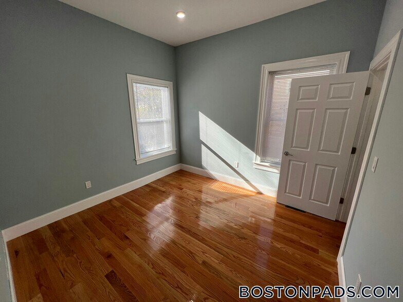 Building Photo - 29 Alpine St