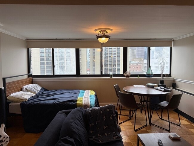 Building Photo - 2 Hawthorne Pl