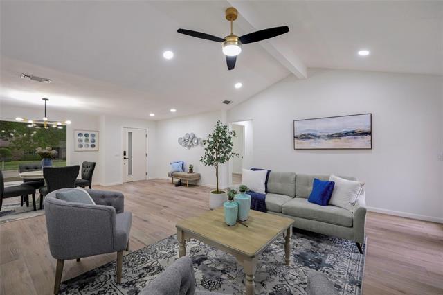 Building Photo - 2613 Pin Oak Ln