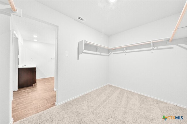 Building Photo - 813 Indigo Wy