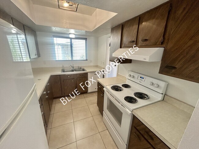 Building Photo - 3456 N Richland Dr