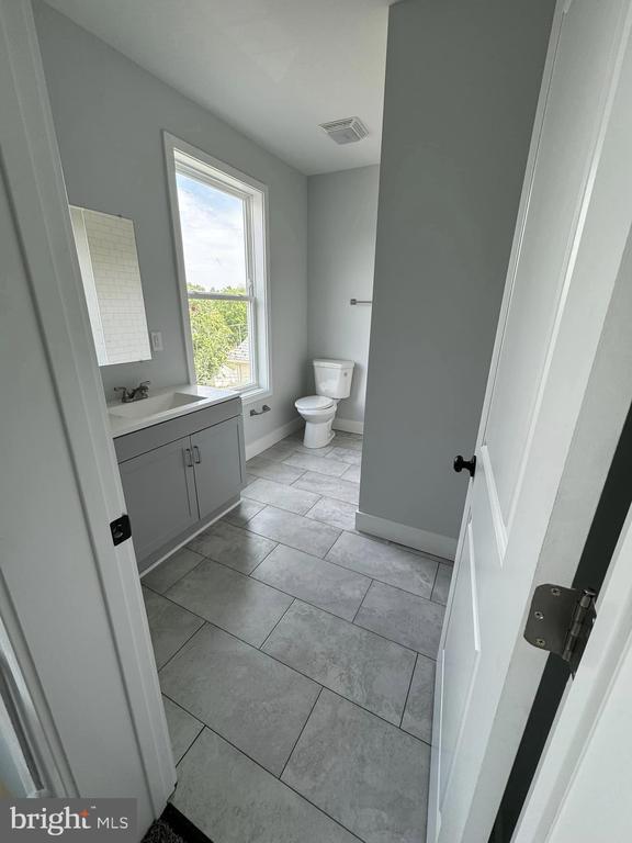 Building Photo - 603-607 Main St