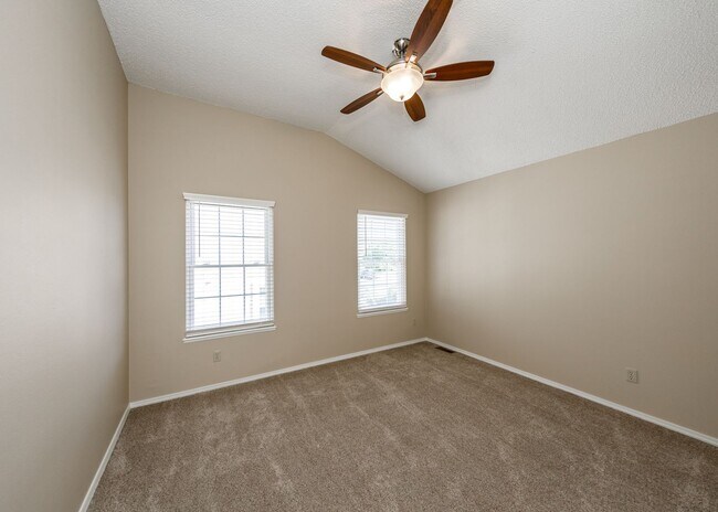 Building Photo - Stunning 5 Bedroom, 3.5 Bath Remodeled Hom...