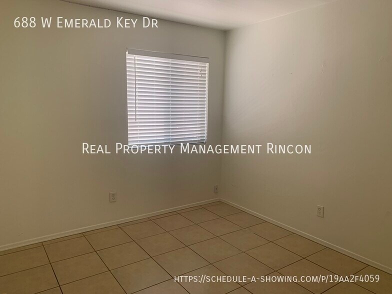 Building Photo - 688 W Emerald Key Dr