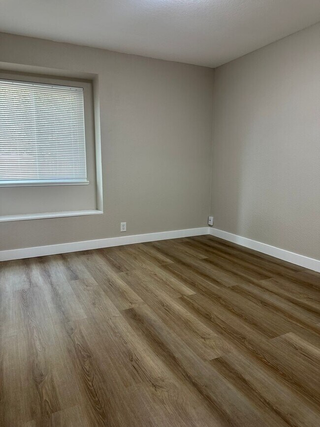 Building Photo - 2 WEEKS FREE RENT January Special - Beautiful newly remodeled home in Turlock