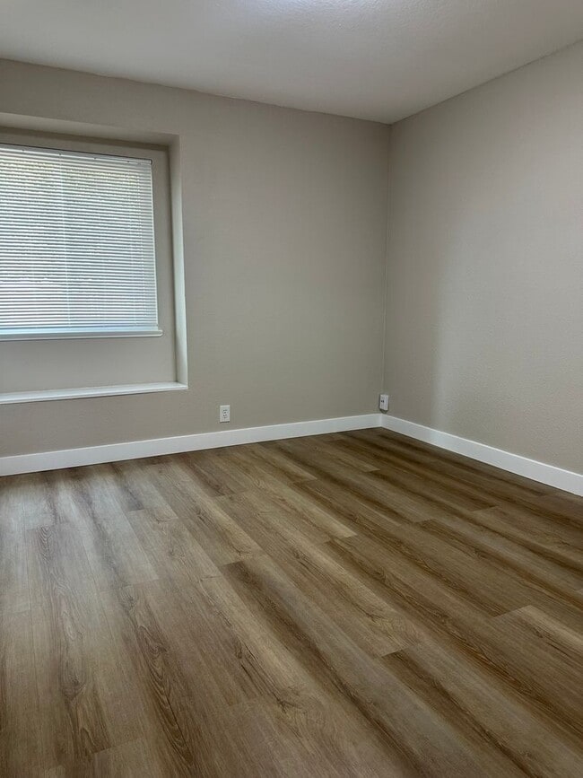 Building Photo - Beautiful newly remodeled home in Turlock
