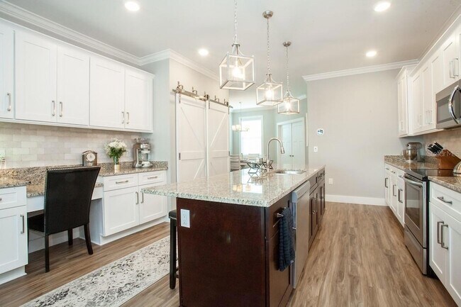 Building Photo - 1273 Savona Dr