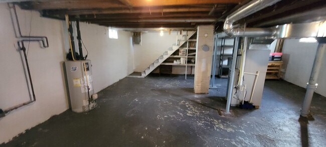 Building Photo - Available August 1st - 3 Bed Home in Cloqu...