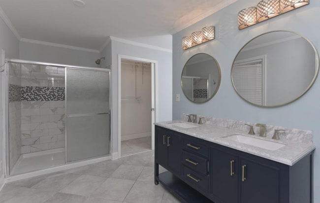 Building Photo - Newly Renovated 3 Bed 3 Bath in Desirable ...