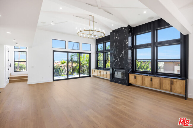 Building Photo - 926 17th St