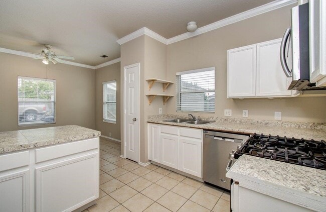 Building Photo - 6131 Scotchwood Dr