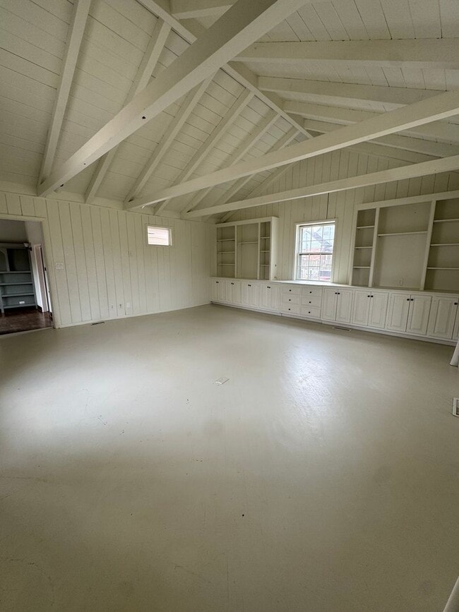 Building Photo - 2912 Woodlawn Dr