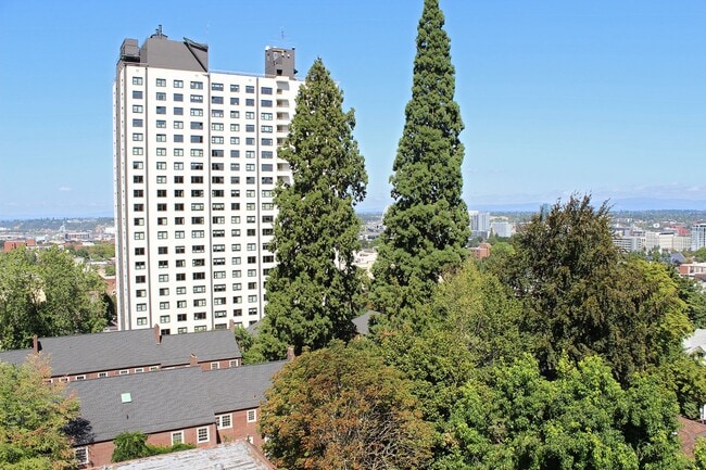Building Photo - 2245 SW Park Pl