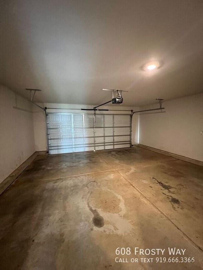 Building Photo - 608 Frosty Way