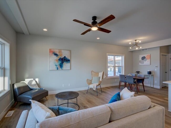 Building Photo - 4880 Romaine Rd