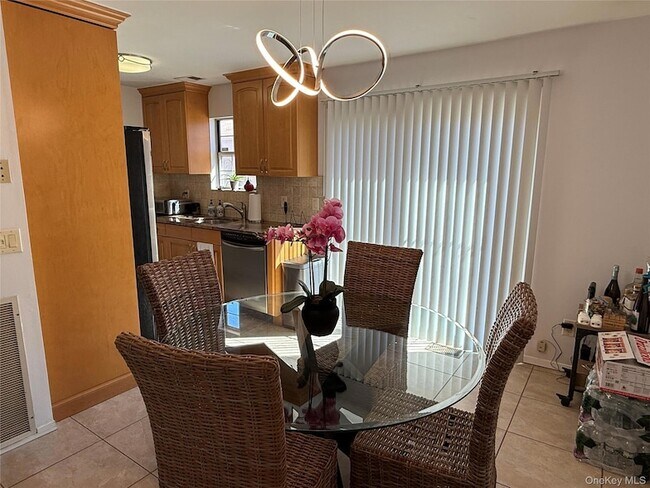 Building Photo - 12 Paine Commons